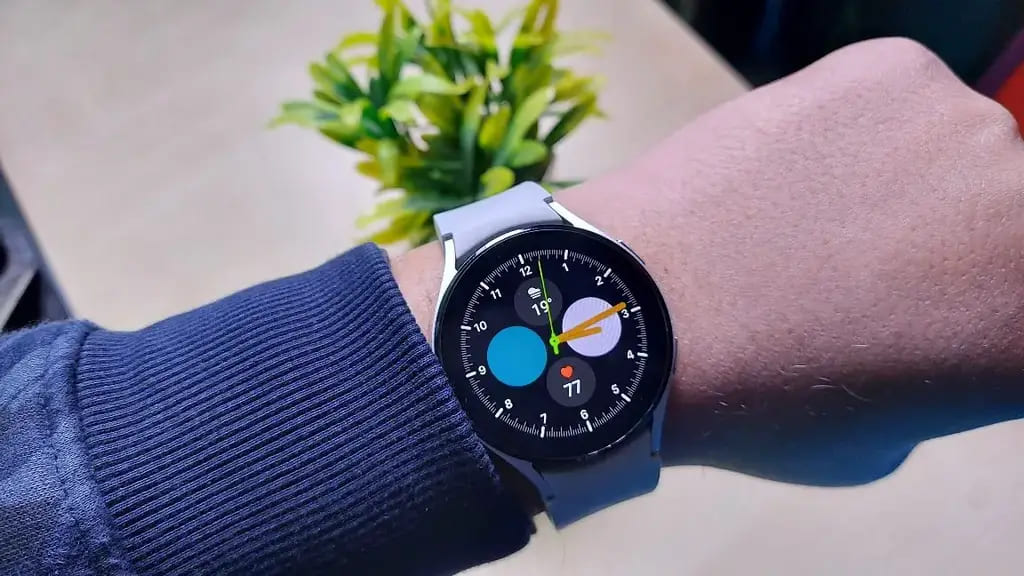 21 Reasons Why You Need (& Why You Should Use) a Smartwatch